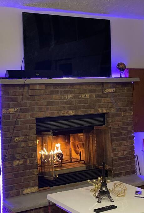 Ambiance - King Bed Cabin, Jetted-Tub & Fireplace Tobyhanna Esterno foto