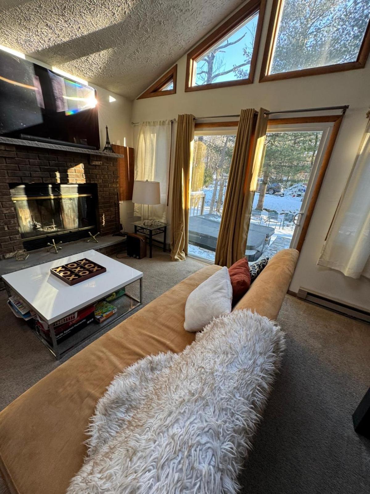 Ambiance - King Bed Cabin, Jetted-Tub & Fireplace Tobyhanna Esterno foto